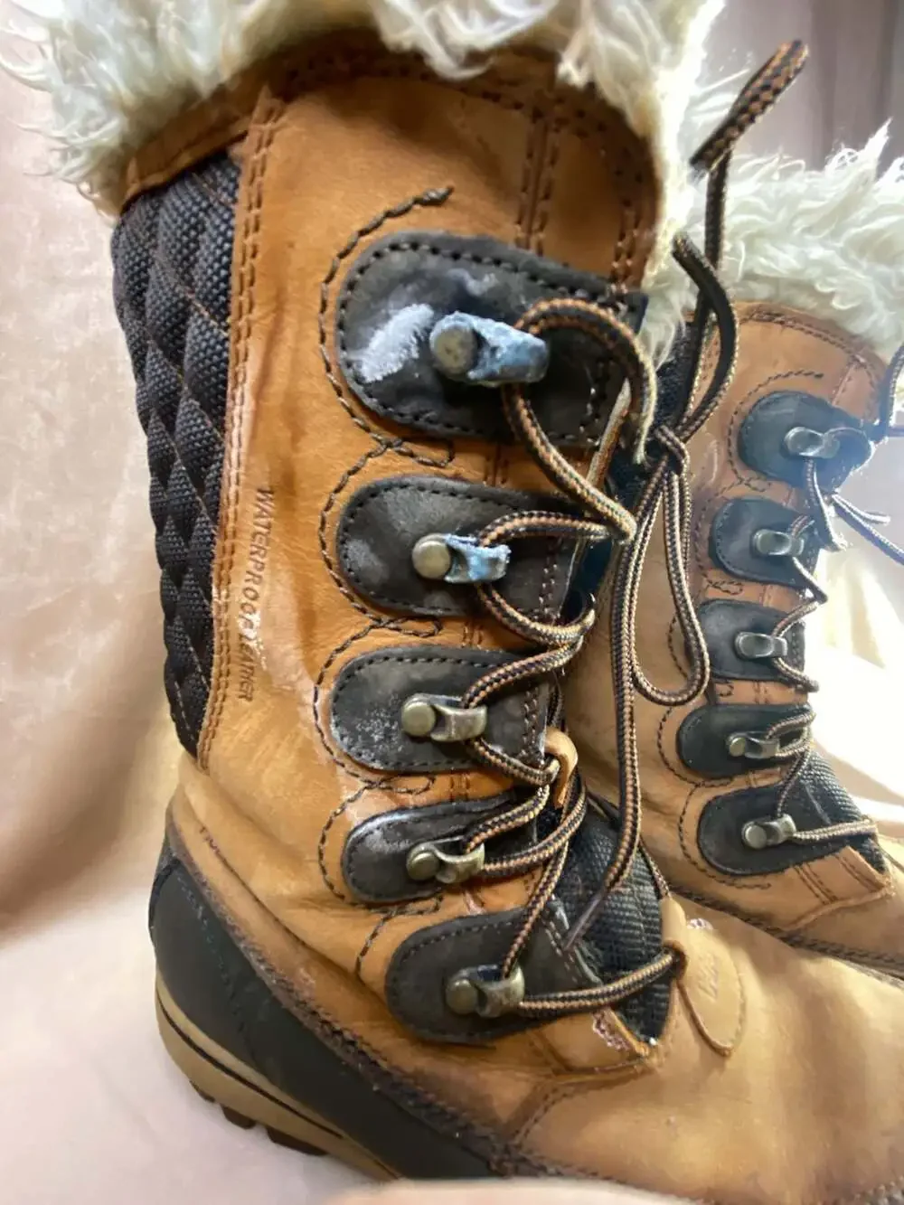 Helly Hansen womens Garibaldi Chestnut Faux-Fur Quilted Lace-Up Winter Boots